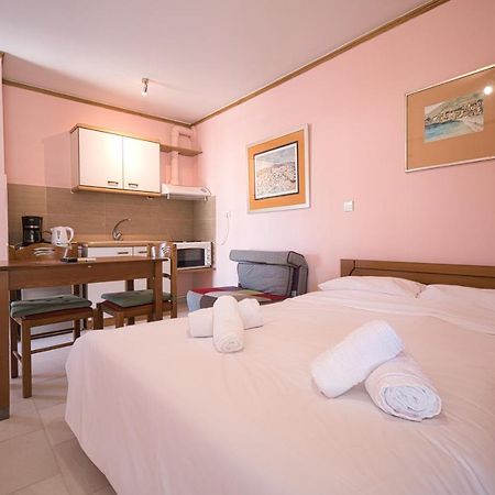 Tiny Studio Marousi Area Apartment เอเธนส์ ภายนอก รูปภาพ