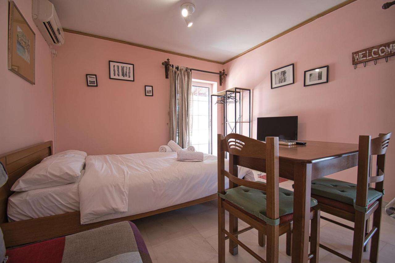 Tiny Studio Marousi Area Apartment เอเธนส์ ภายนอก รูปภาพ
